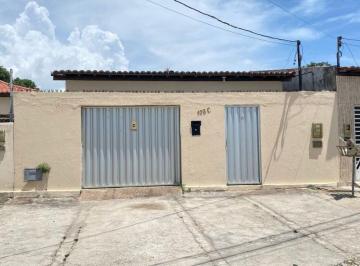 Casa de 2 quartos, Paulo Afonso · Casa solta à venda, recém reformada, com 2/4, sendo 1 suíte, área 155,09m², no Alves de Souza