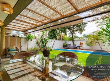 Casa · 424m² · 4 Quartos · 4 Vagas · Casa em Condomínio à Venda 4 Suítes e 424m², Jardim Cordeiro – SP
