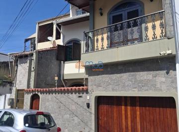 Casa · 180m² · 7 Quartos · 1 Vaga · Casa Triplex com 7 Quartos no Bairro Imbetiba