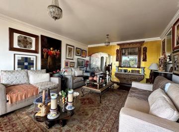 Apartamento · 320m² · 4 Quartos · 3 Vagas · Lindo e espaçoso apartamento no Morro do Gato 4/4, 3 suítes, vista mar sensacional e fácil acesso às