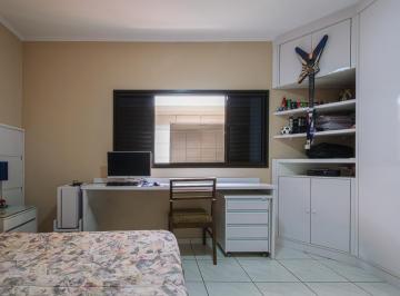 4fb0552a-657e-4348-bfa8-964cffd7312a · Agradável casa para venda em Vila Paiva com 3 quartos, sendo 1 suíte, 185m²