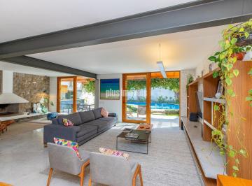 Casa · 256m² · 3 Quartos · 4 Vagas · Casa encantadora com piscina e espaço gourmet conforto e sofisticação em cada detalhe