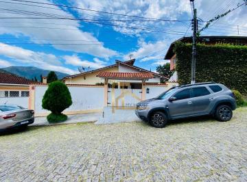 cbe9c2d1538a95b6ab1eabea3a049d5024df360f · Casa com 4 quartos sendo 2 suítes um belo quintal com árvores frutíferas em excelente localização