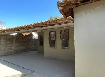 Casa · 53m² · 3 Quartos · 2 Vagas · Casa de 3 Quartos com Suíte e Grande Quintal em Excelente Localização no Bom Jesus