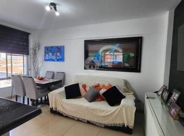 Apartamento · 67m² · 2 Quartos · 1 Vaga · Apartamento frente com 2 dormitórios em Embaré, 1 quadra da praia