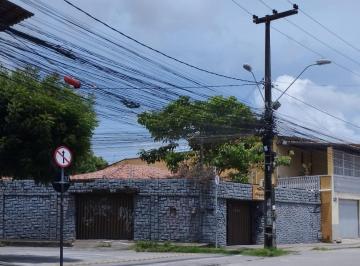 Casa · 298m² · 4 Quartos · 2 Vagas · Excelente casa de esquina com piscina e lazer completo no Pici