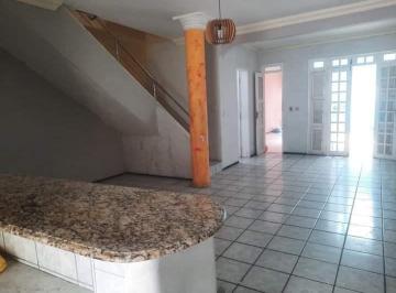 Casa · 124m² · 3 Quartos · 2 Vagas · Casa com Alto Potencial Comercial em Localização Estratégica