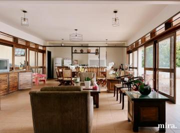 Casa · 420m² · 3 Quartos · 20 Vagas · Casa contemporânea à venda no Santo Inácio