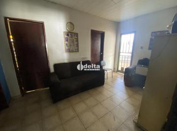 Casa · 360m² · 2 Quartos · 4 Vagas · Casa residencial com 2 quartos disponível para venda no bairro Saraiva em Uberlândia-MG