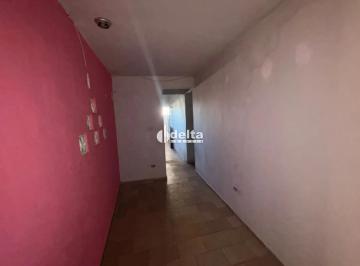 Comercial · 360m² · 5 Vagas · Prédio disponível para venda no bairro Santa Mônica em Uberlândia-MG