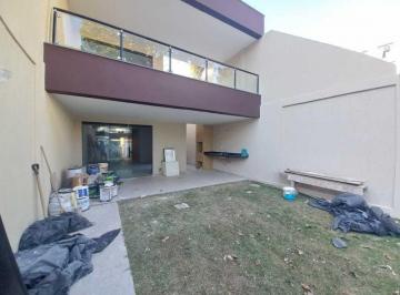 Casa · 180m² · 5 Quartos · 2 Vagas · Maravilhosa casa 4 suítes, Centro da Freguesia!