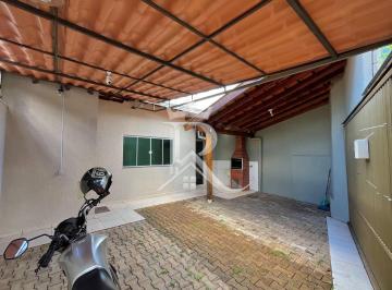 Casa · 90m² · 3 Quartos · 2 Vagas · VENDO - Casa com 3 Dormitórios e Amplo Quintal em Região Valorizada