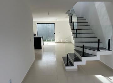 Casa · 117m² · 3 Quartos · 2 Vagas · Casa Duplex com 3 quartos e 117 m² - Ponta da Fruta - V.V. / ES