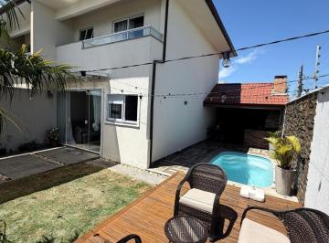 Casa · 80m² · 2 Quartos · 1 Vaga · Espetacular: Sobrado de Alto Padrão com Piscina e Área Gourmet: Nova Palhoça!