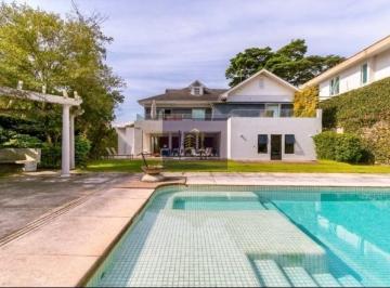 Casa · 700m² · 5 Quartos · 4 Vagas · Casa com 5 suítes , em local excelente no Broolin!!!!