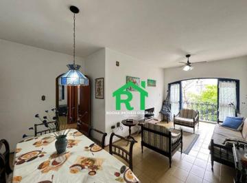 Sala · Apartamento à beira mar com 2 quartos (1 suíte), 1 vaga à venda no Tombo, Guarujá