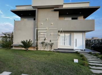 Casa · 342m² · 4 Quartos · 5 Vagas · 4 Suítes no Condomínio Santa Felicidade.