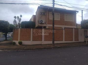 Casa · 196m² · 3 Quartos · 4 Vagas · Casa Sobrado em Araraquara