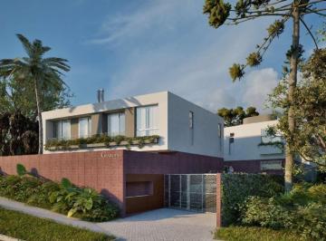 Casa · 217m² · 3 Quartos · 2 Vagas · Casa Padrão em Curitiba