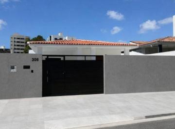 Fachada · Casa com 270m² nos Bancários, 3 quartos, piscina e 2 vagas. Localização estratégica no Jardim Cidade