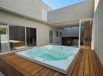 l8roxa42owewodeyzgu3nda0_md · ACEITA PERMUTA!! Casa em Condomínio Térrea, Nova. 3 Suítes, Escritório e SPA.