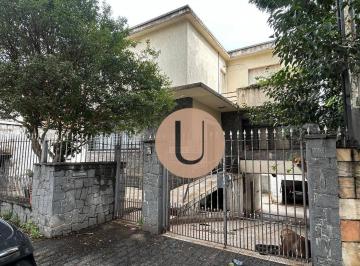 e7dcc309515ec03272c25514f83244fd6a3f14c2 · Casa em praça icônica na Vila Mariana com 310 m2 quintal amplo subsolo e 6 vagas para modernizar