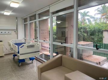 Comercial de 9 quartos, Brasília · Lago Sul, Centro Clínico, 5 sls cirúrgicos, aptos, recuperação, elevador de maca, 2.400m2, 30mm