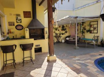 Casa · 400m² · 6 Quartos · 5 Vagas · Linda Casa Assobradada com 5 suítes, 6 banheiros e piscina privativa 400m2