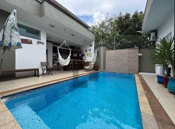 Casa · 197m² · 3 Quartos · 6 Vagas · Casa à venda no Condomínio Aruã em Mogi das Cruzes com 3 quartos, área gourmet e piscina