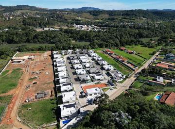 Casa · 168m² · 3 Quartos · 2 Vagas · Sobrado à Venda no Condomínio Carpe Diem Village – Guararema/SP | 3 Suítes | Piscina | Acesso ao Rio