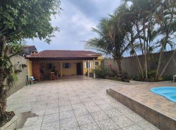 Casa de 2 quartos, Itanhaém · Casa com piscina e área gourmet em Itanhaém.