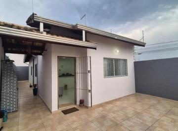Casa de 2 quartos, Itanhaém · Casa com 2 quartos e churrasqueira em Itanhaém.