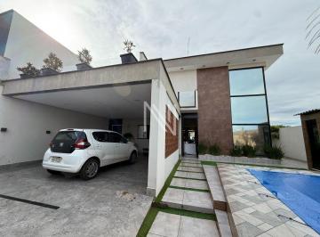 Casa de 4 quartos, Vicente Pires · Casa em condomínio fechado com piscina e área gourmet à venda em Vicente Pires