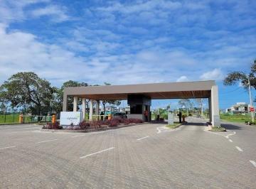 Casa · 140m² · 3 Quartos · 3 Vagas · Casa térrea no Alphaville Ceará 4, 3 suítes plenas e área de lazer com piscina.