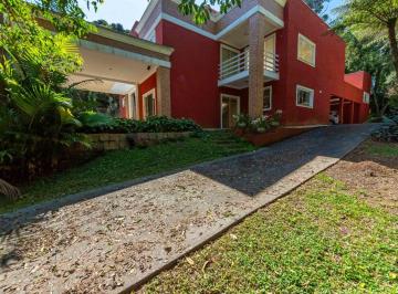 Casa de 5 quartos, Pinhais · Casa em Pinhais com 452m² construídos e terreno com mais de 3.000m² de área verde