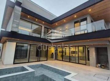 Casa · 486m² · 5 Quartos · 3 Vagas · Linda Casa, com 5 suítes no Urbanova.