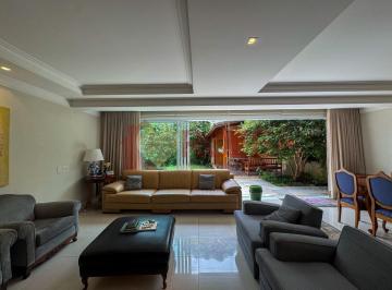Casa · 303m² · 4 Quartos · 4 Vagas · Casa Ampla, 4 Dormitórios, 4 Vagas - Quintal Gramado com Pé de Café