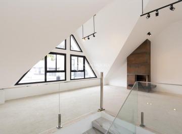 Casa · 227m² · 3 Quartos · 3 Vagas · Sobrado Triplex de Alto Padrão, próximo ao Parque Barigui
