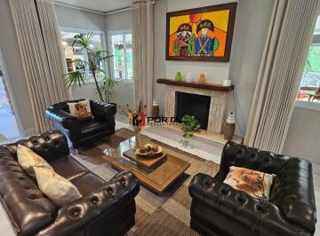 Casa · 337m² · 4 Quartos · 2 Vagas · Espaço, Conforto e Lazer: Casa de 337m² em Condomínio Fechado!!