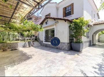 7c91a7d89943548bdddd44e0e46d42b33b38dc0a · Casa para venda no Pacaembu em São Paulo.