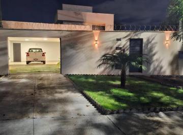 Casa · 396m² · 3 Quartos · 4 Vagas · Casa 3 Quartos para Venda no Jardim Presidente - Goiânia