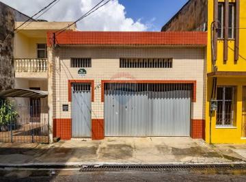 Casa · 215m² · 5 Quartos · 2 Vagas · Belíssima casa na Batista Campos
