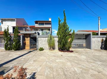 Casa · 299m² · 4 Quartos · 6 Vagas · Em busca de uma casa espaçosa e cheia de comodidades no bairro Hípica