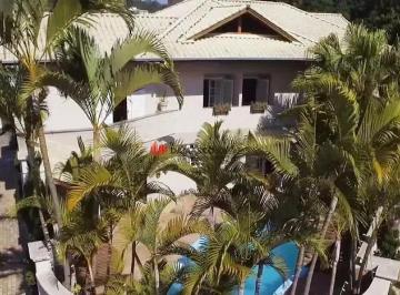 Casa · 438m² · 5 Quartos · 8 Vagas · Sobrado em Centro