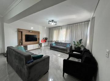 Casa · 171m² · 3 Quartos · 3 Vagas · Sobrado em Barcelona