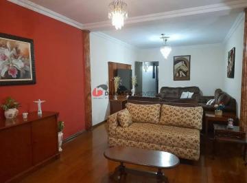 Casa · 291m² · 3 Quartos · 3 Vagas · Sobrado em Santa Maria