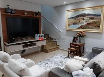Casa · 110m² · 3 Quartos · 2 Vagas · Sobrado em Santa Maria
