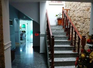 Casa · 258m² · 3 Quartos · 3 Vagas · Sobrado em Santa Maria