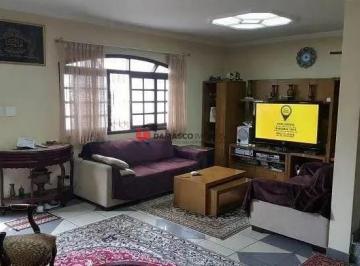 Casa · 210m² · 3 Quartos · 4 Vagas · Sobrado em Olímpico