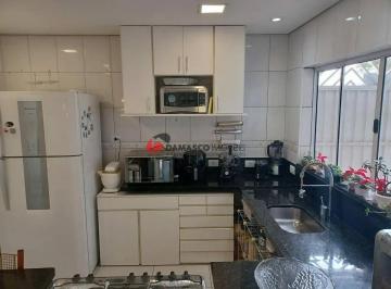 Casa · 250m² · 2 Quartos · 1 Vaga · Sobrado em Cerâmica